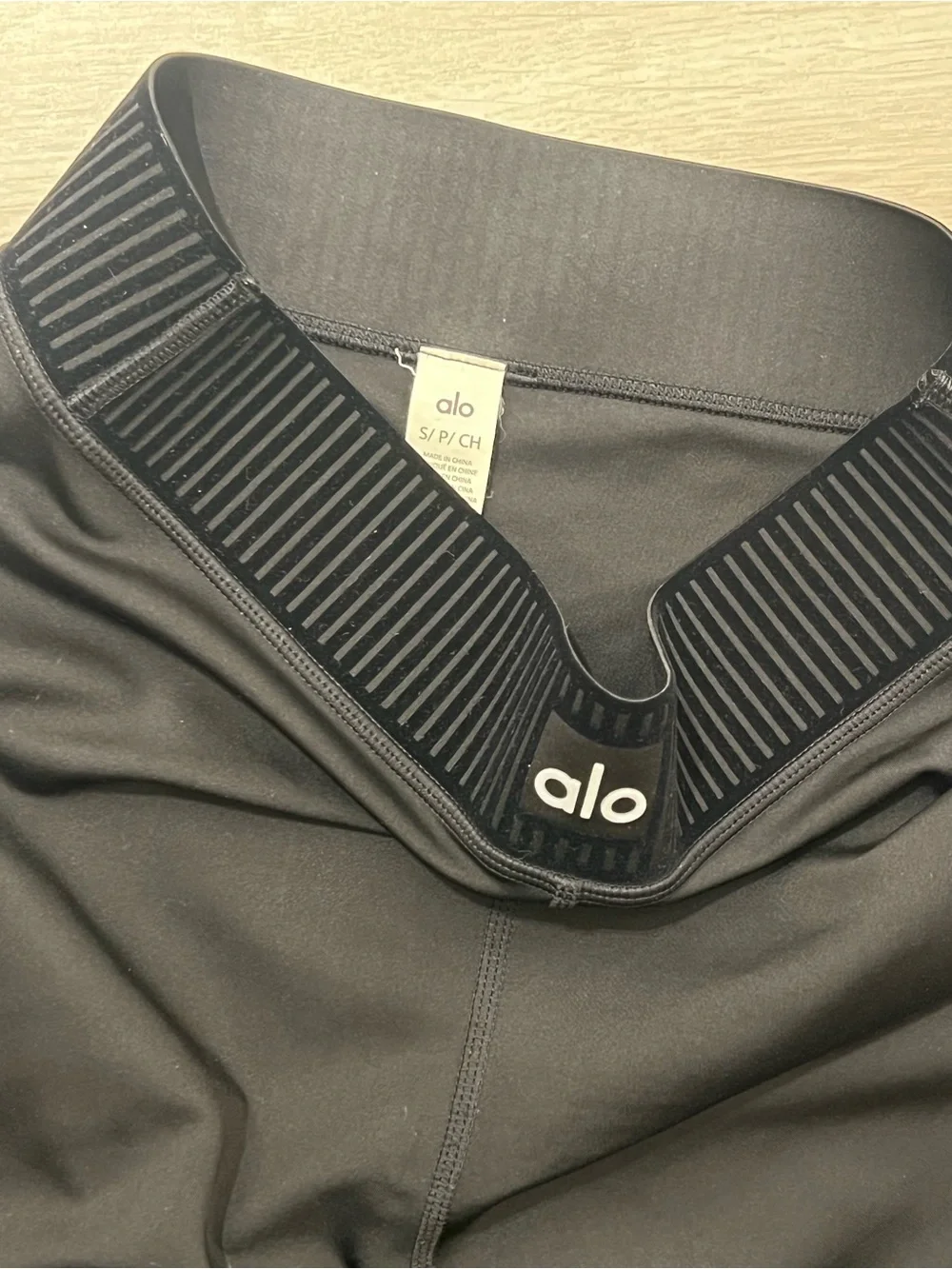 ALO Yoga Black High-Waist Leggings with Textured Waistband